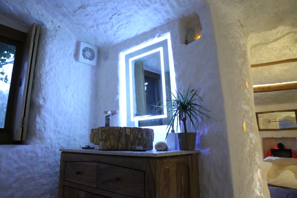 The cave house has underfloor heating and super fast WiFi